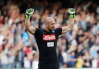 Reina undergoes medical tests and signs Milan contract