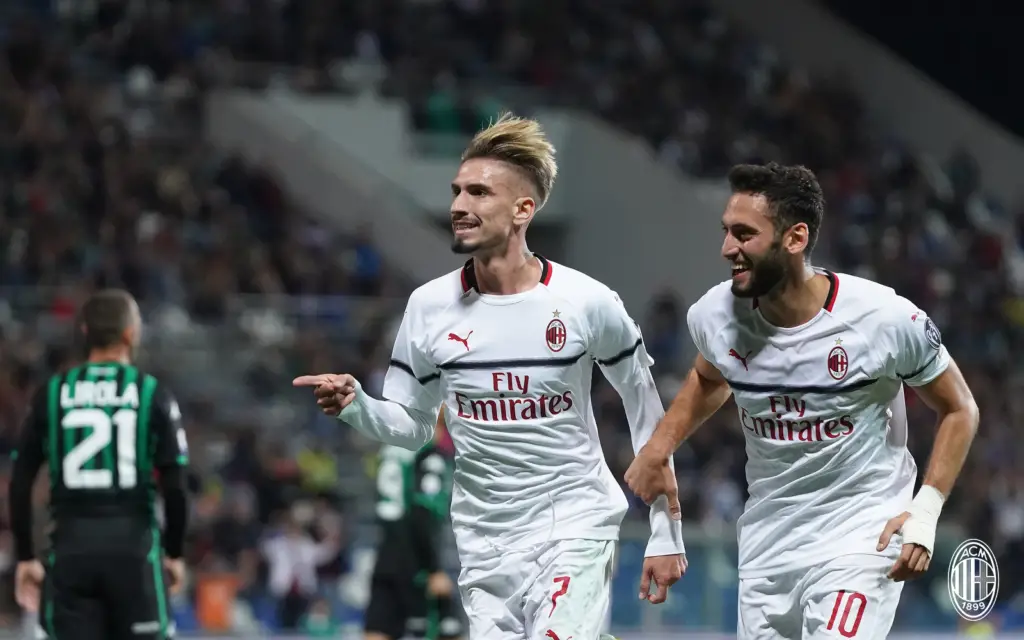 Samu Castillejo and Calhanoglu (Sassuolo vs AC Milan)